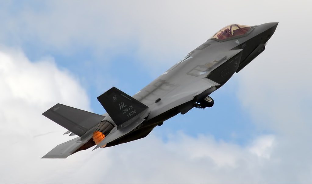 In 2004 Cevians develops BlackBackground thin film coating technologies for high-performance NVIS on F-35 displays